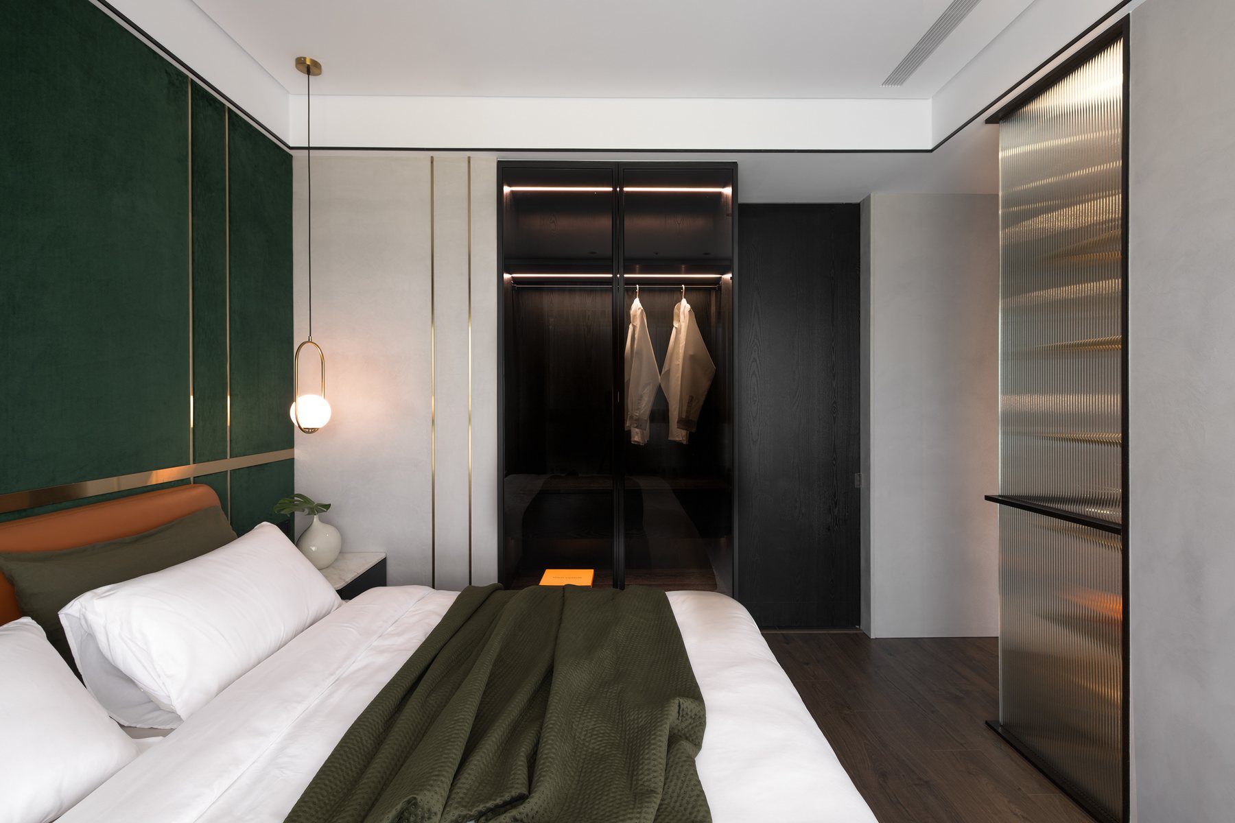 Obsidian Residence – Modern Dark Luxury – 21