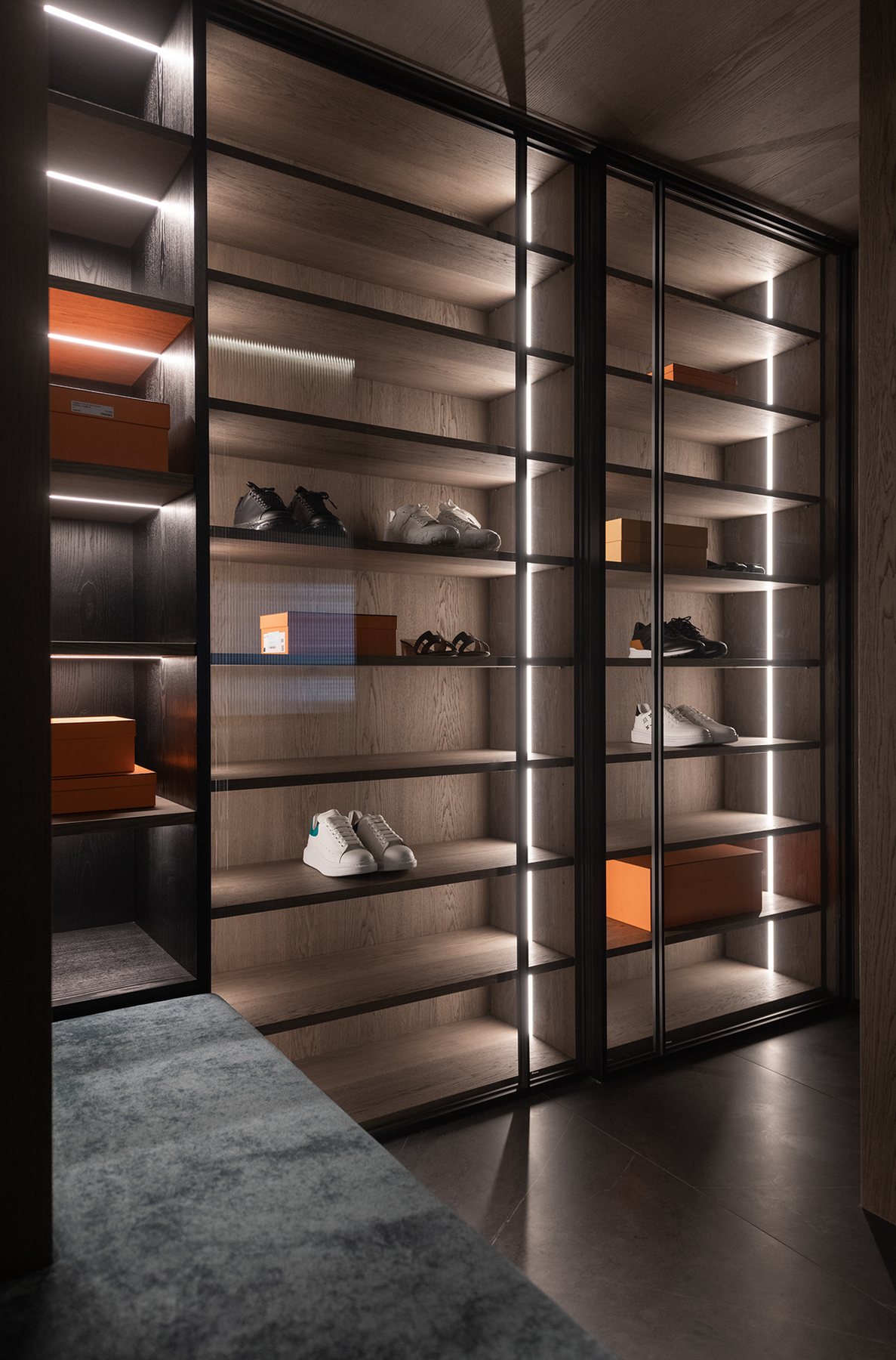 Obsidian Residence – Modern Dark Luxury – 24