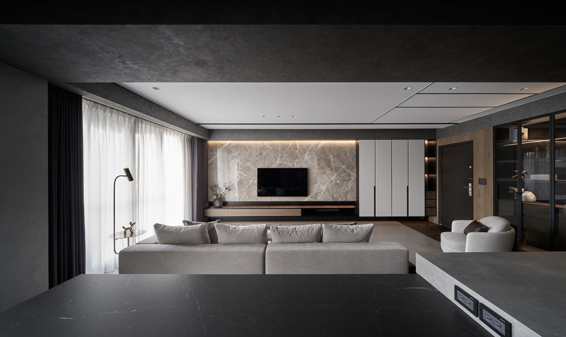 Graphite Suite – Monochrome Contemporary – 02