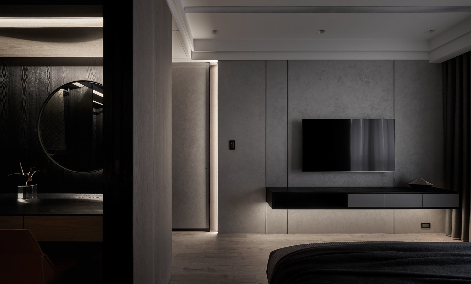 Graphite Suite – Monochrome Contemporary – 05