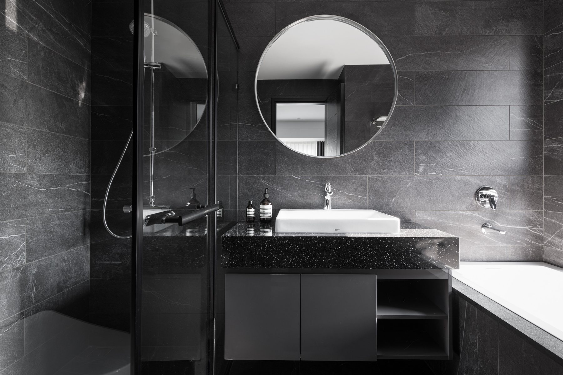 Walnut Gallery Apartment – Warm Luxury – 01