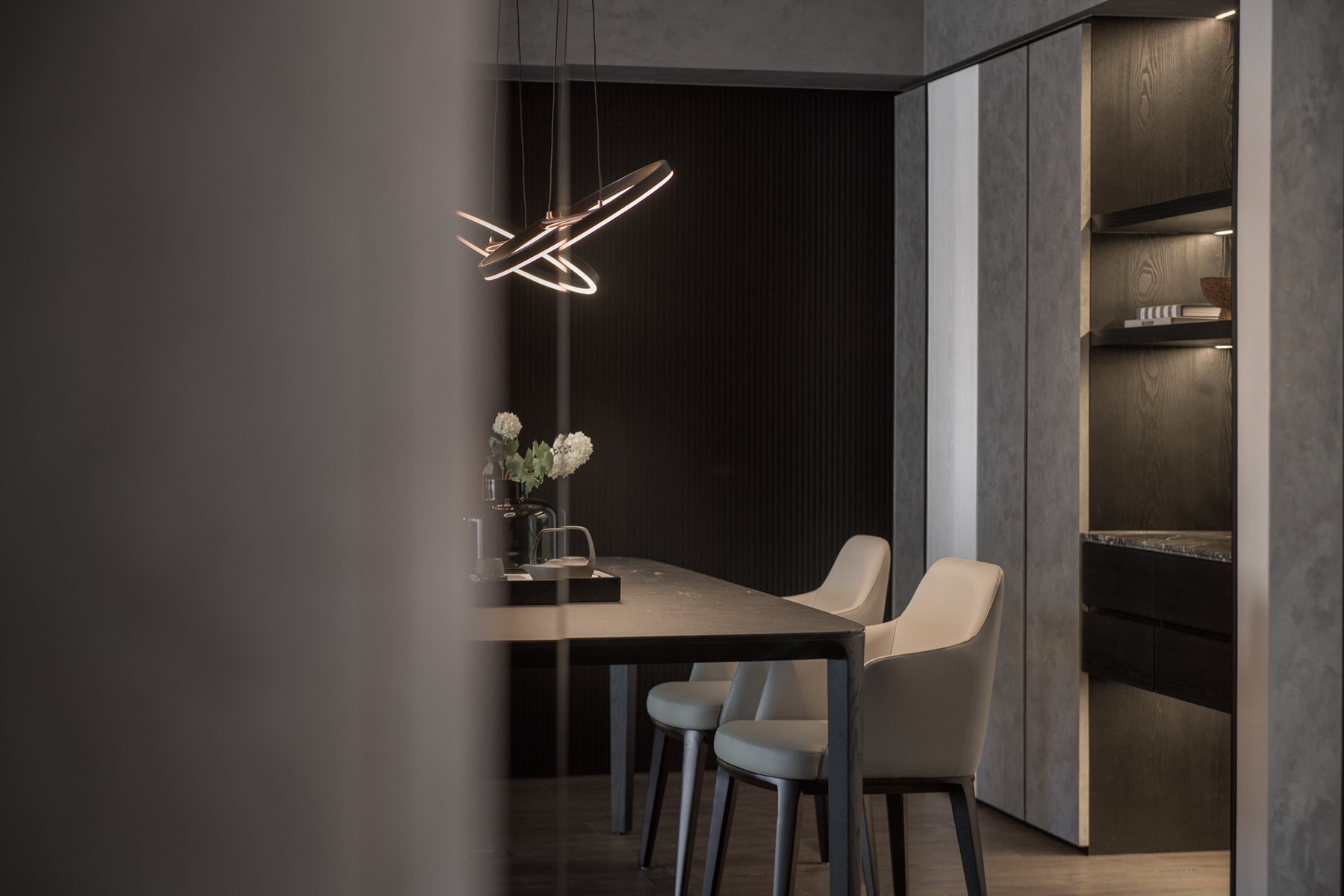 Walnut Gallery Apartment – Warm Luxury – 04