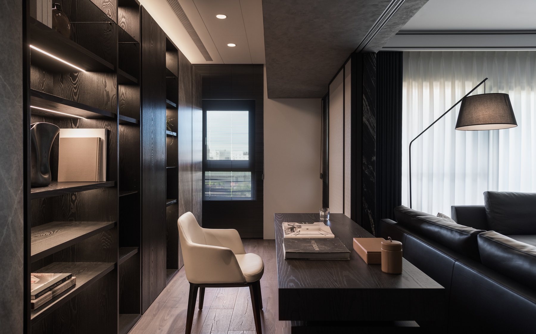 Walnut Gallery Apartment – Warm Luxury – 07