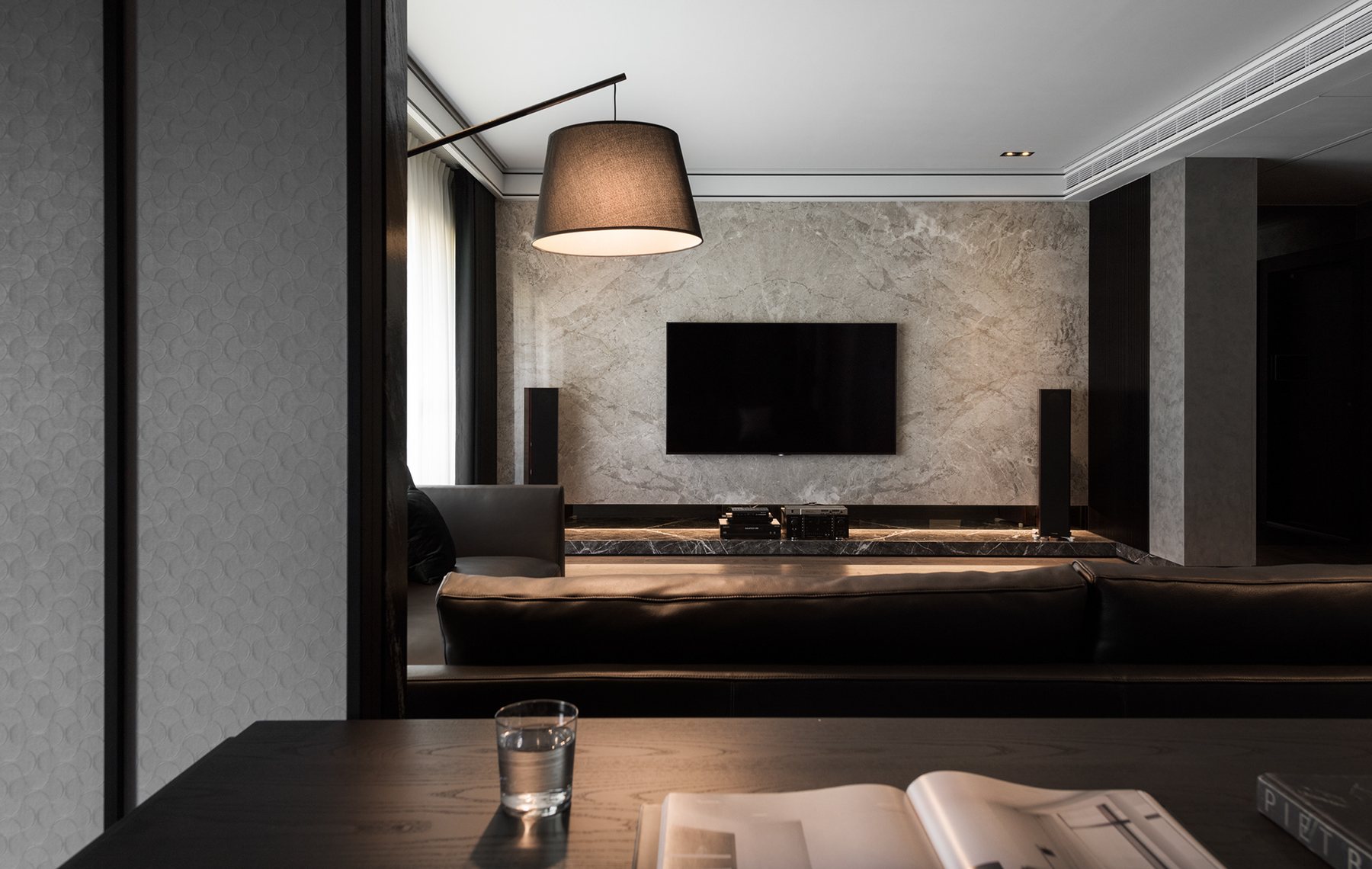 Walnut Gallery Apartment – Warm Luxury – 10