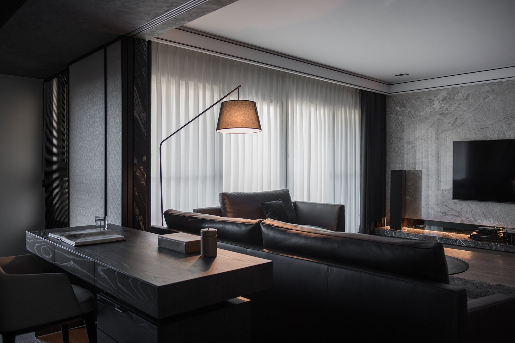 Walnut Gallery Apartment – Warm Luxury – 11
