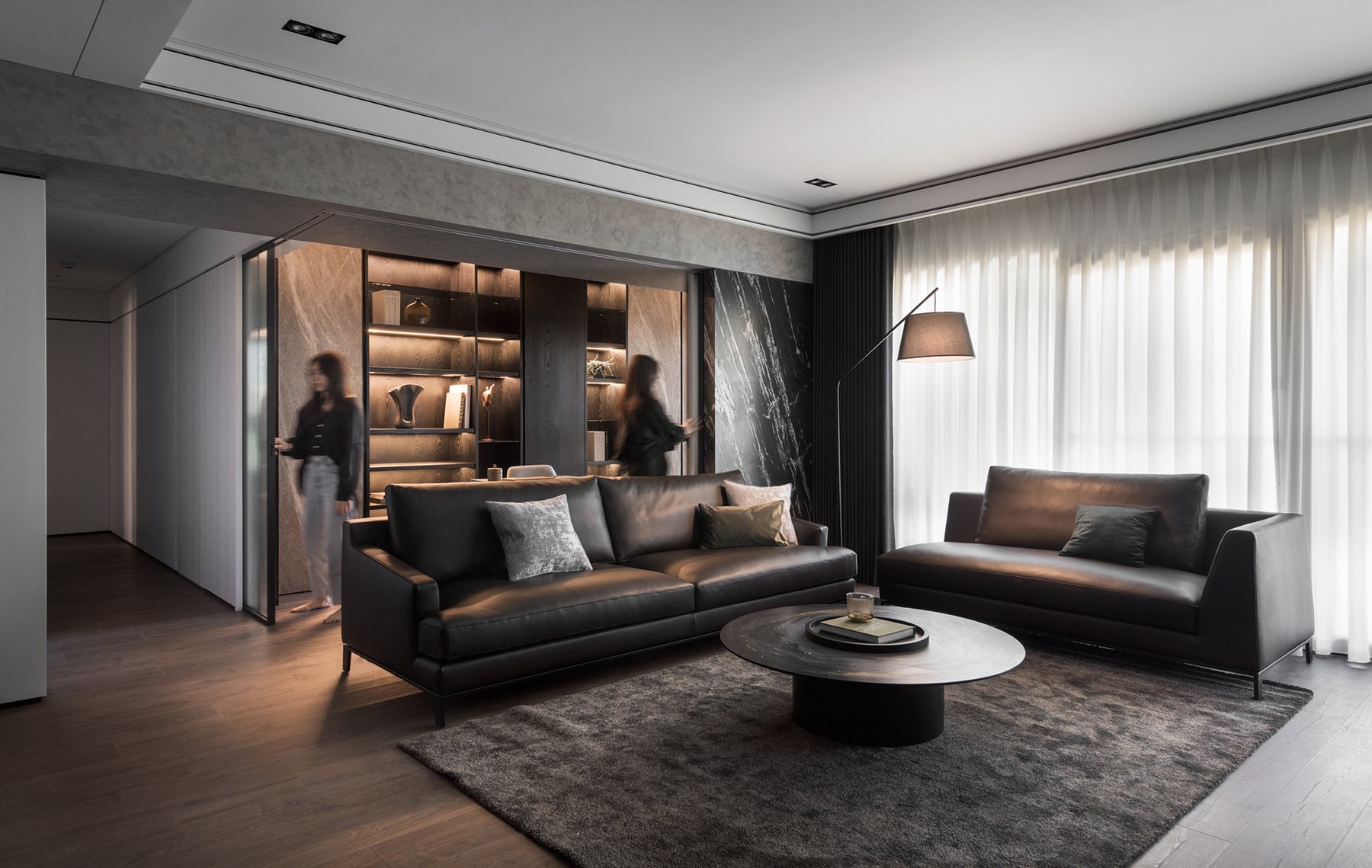 Walnut Gallery Apartment – Warm Luxury – 12
