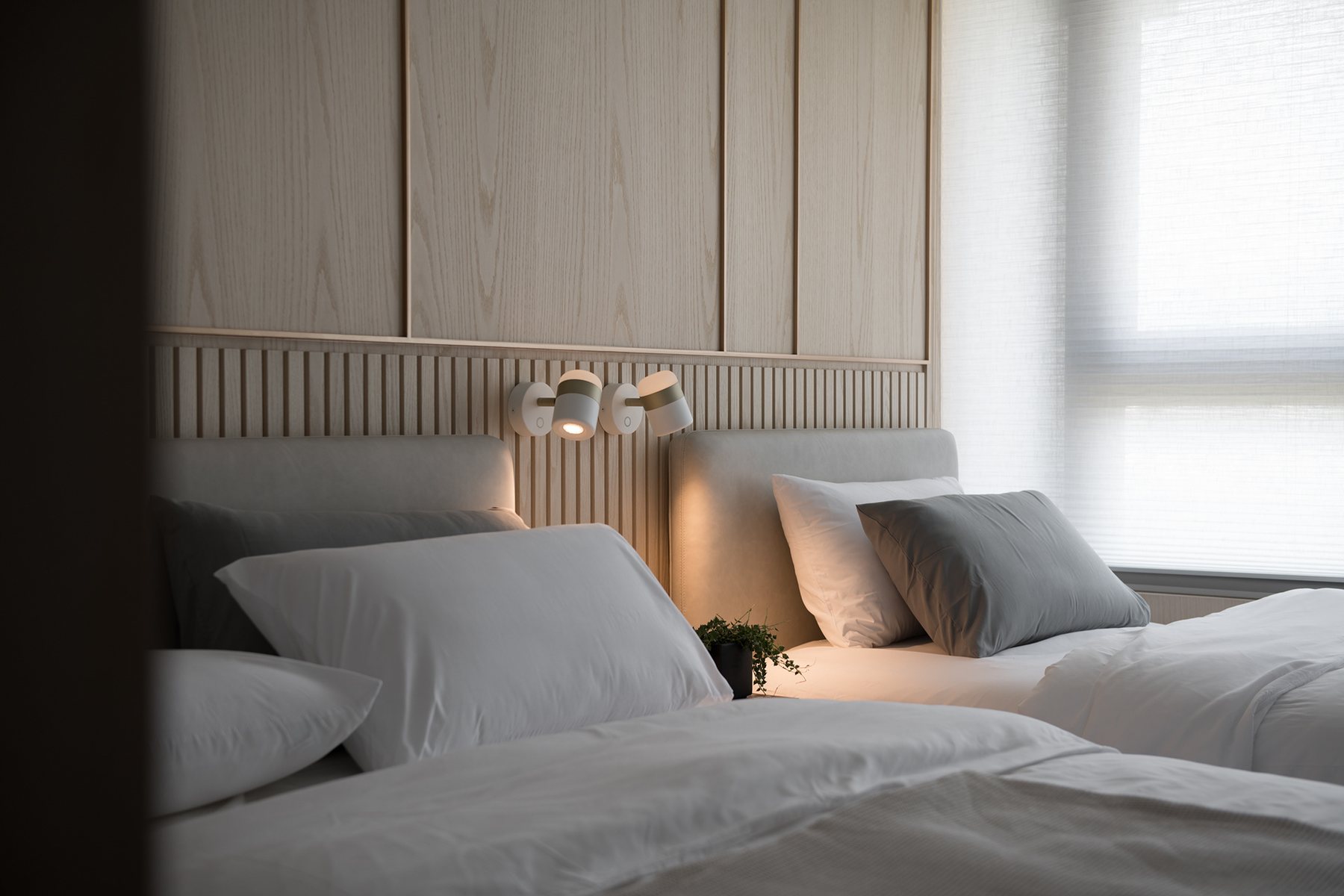 Walnut Gallery Apartment – Warm Luxury – 14