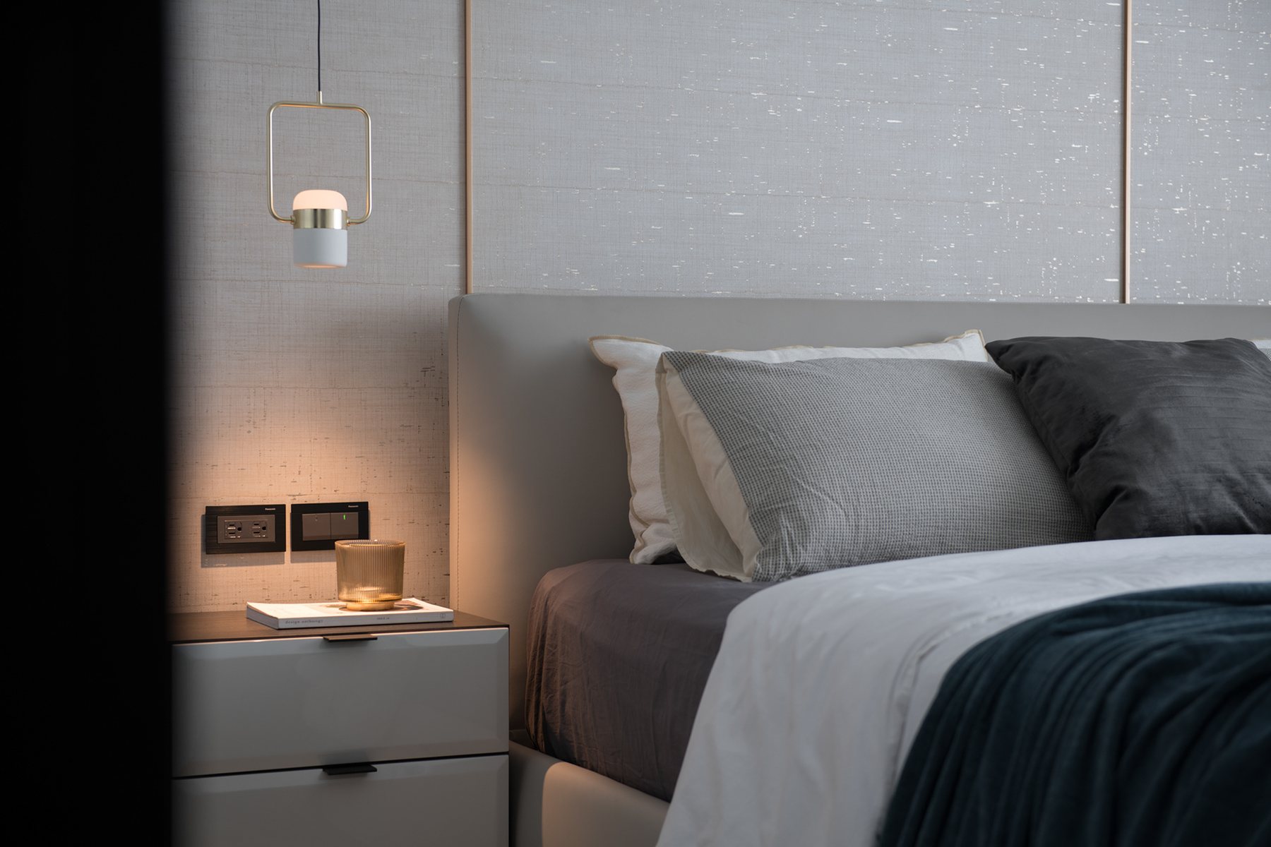 Walnut Gallery Apartment – Warm Luxury – 16