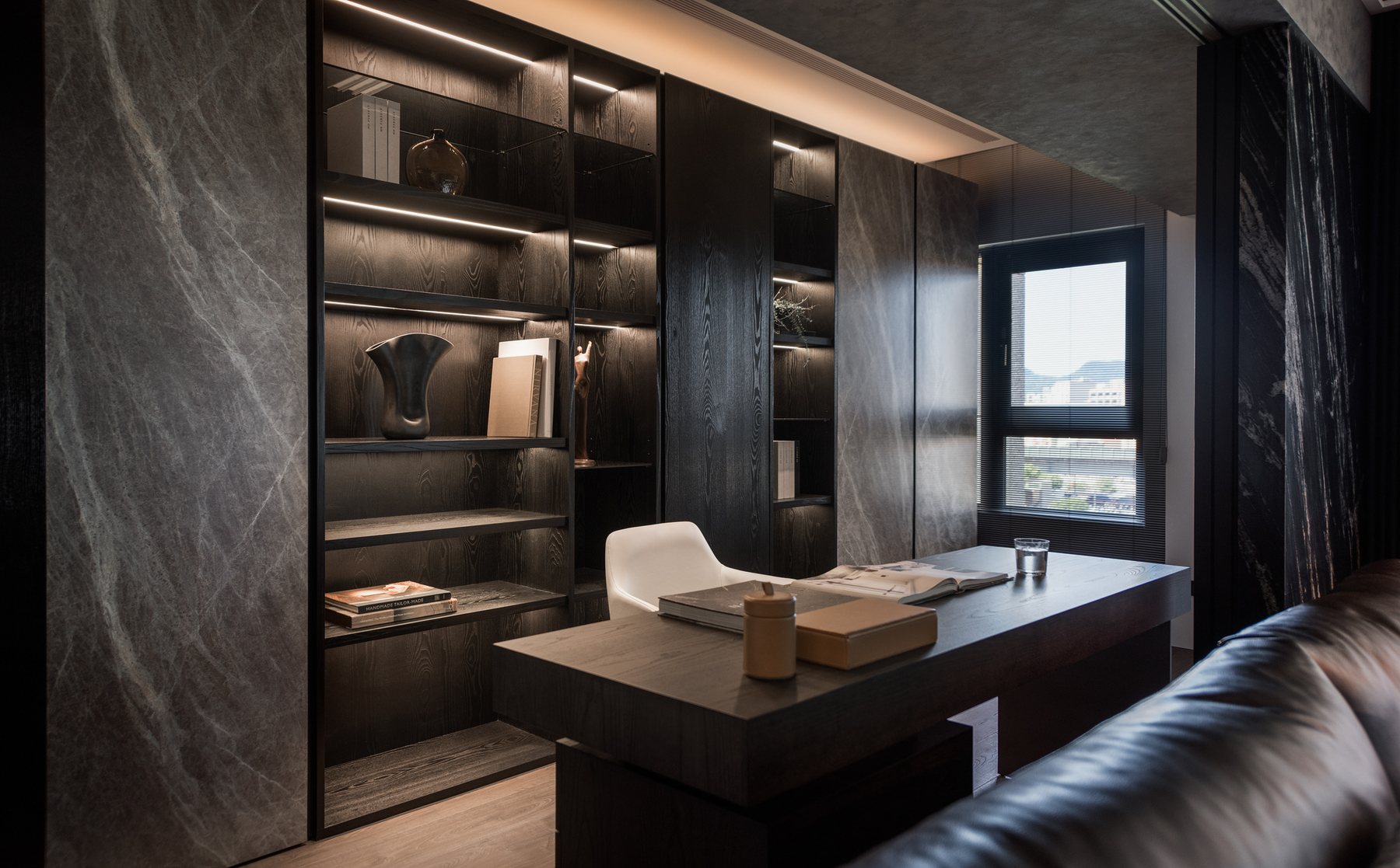 Walnut Gallery Apartment – Warm Luxury – 18