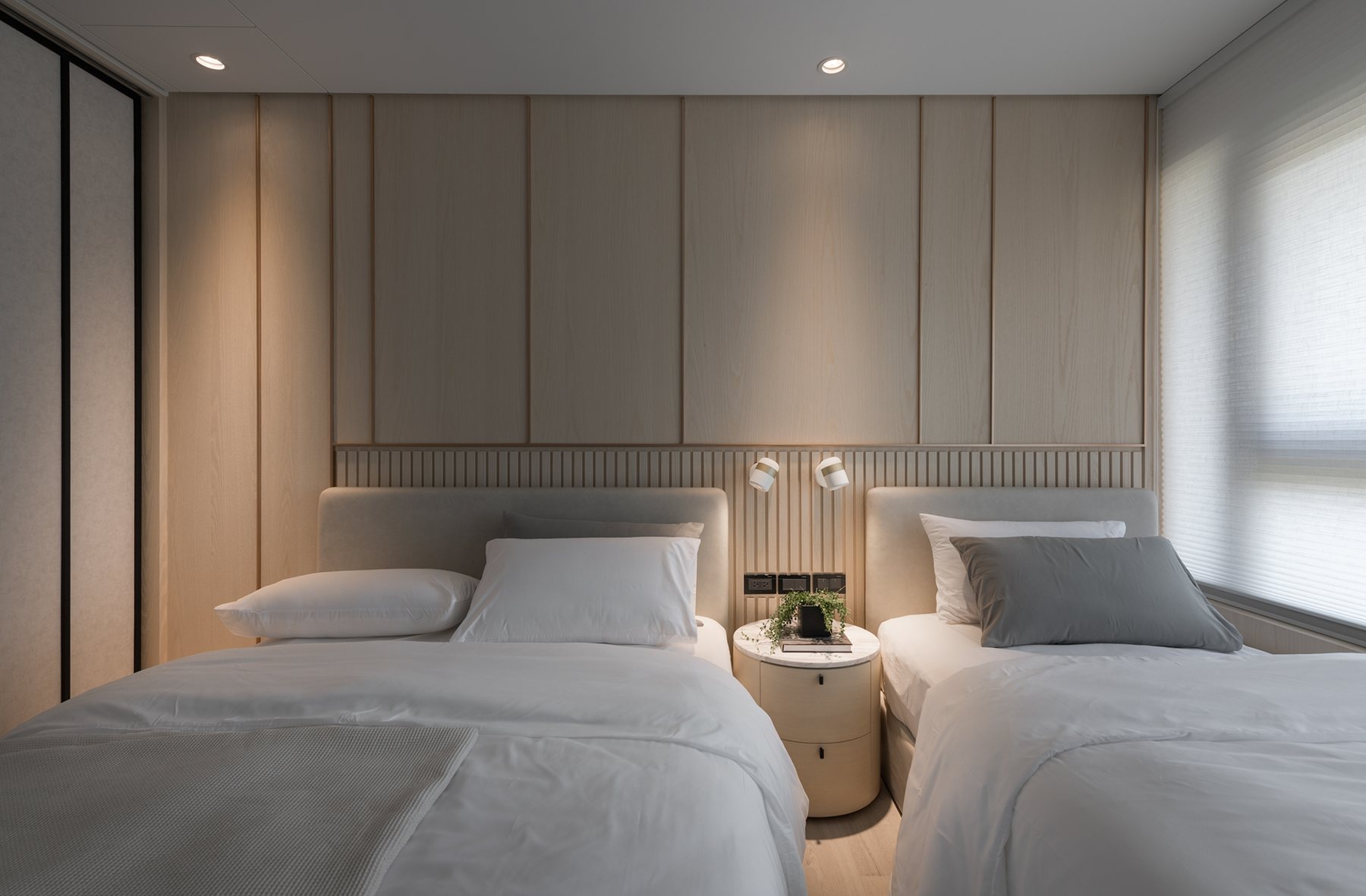 Walnut Gallery Apartment – Warm Luxury – 20