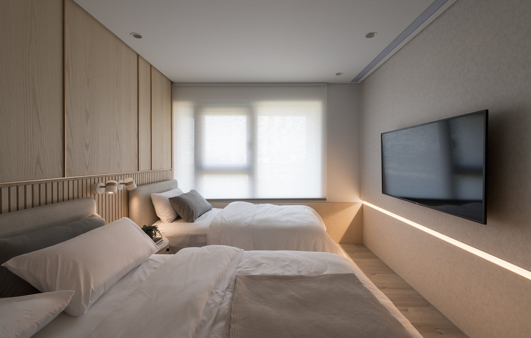 Walnut Gallery Apartment – Warm Luxury – 21