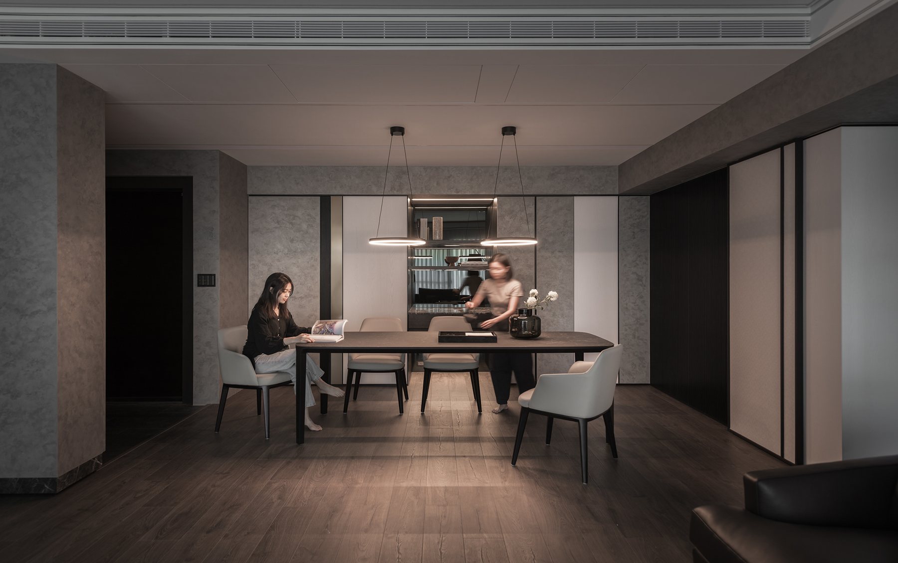 Walnut Gallery Apartment – Warm Luxury – 26