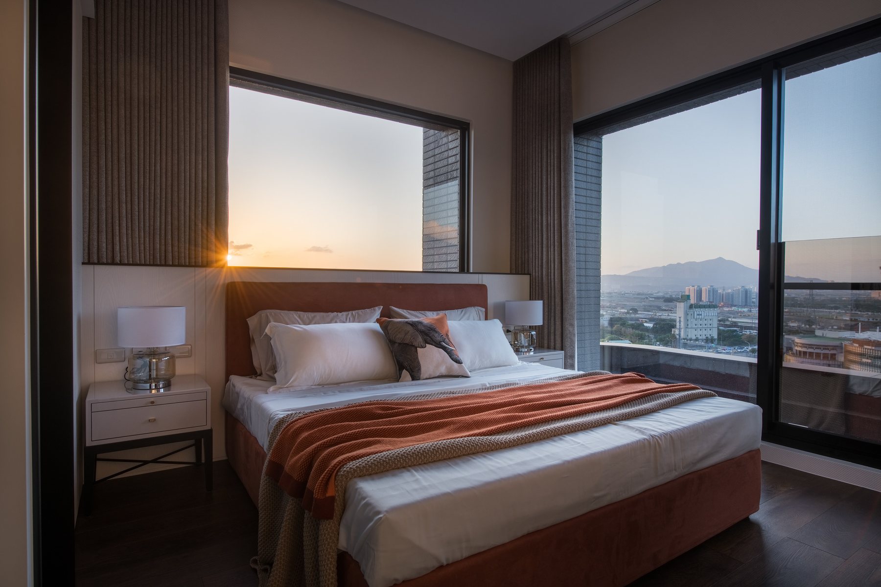 Slate Horizon Residence – Urban Contemporary – 25