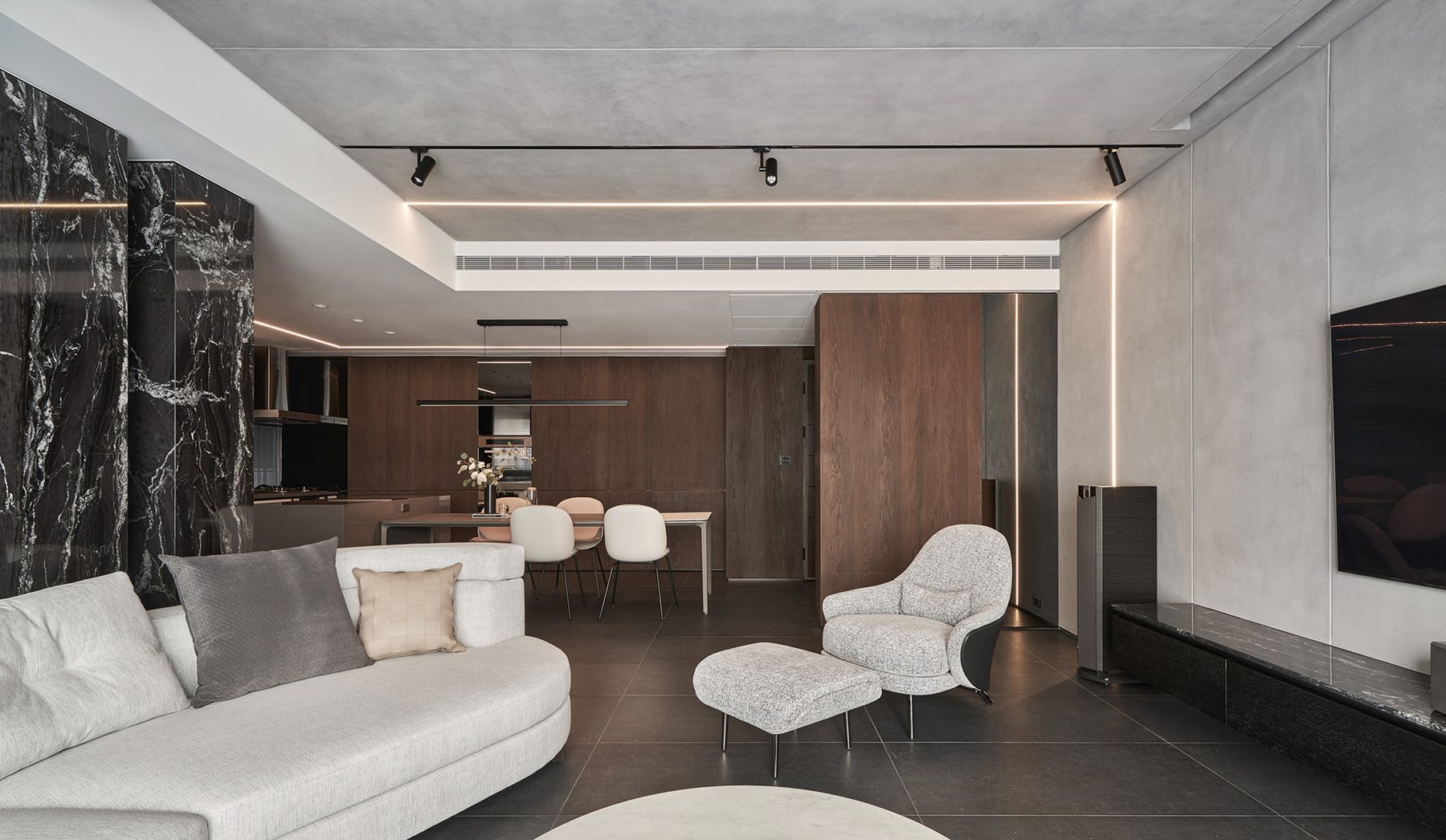Amber Quiet Apartment – Warm Minimal – 02