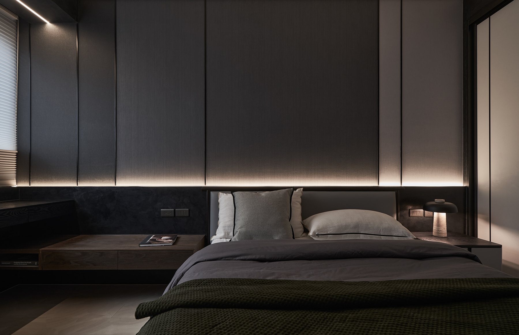 Amber Quiet Apartment – Warm Minimal – 03