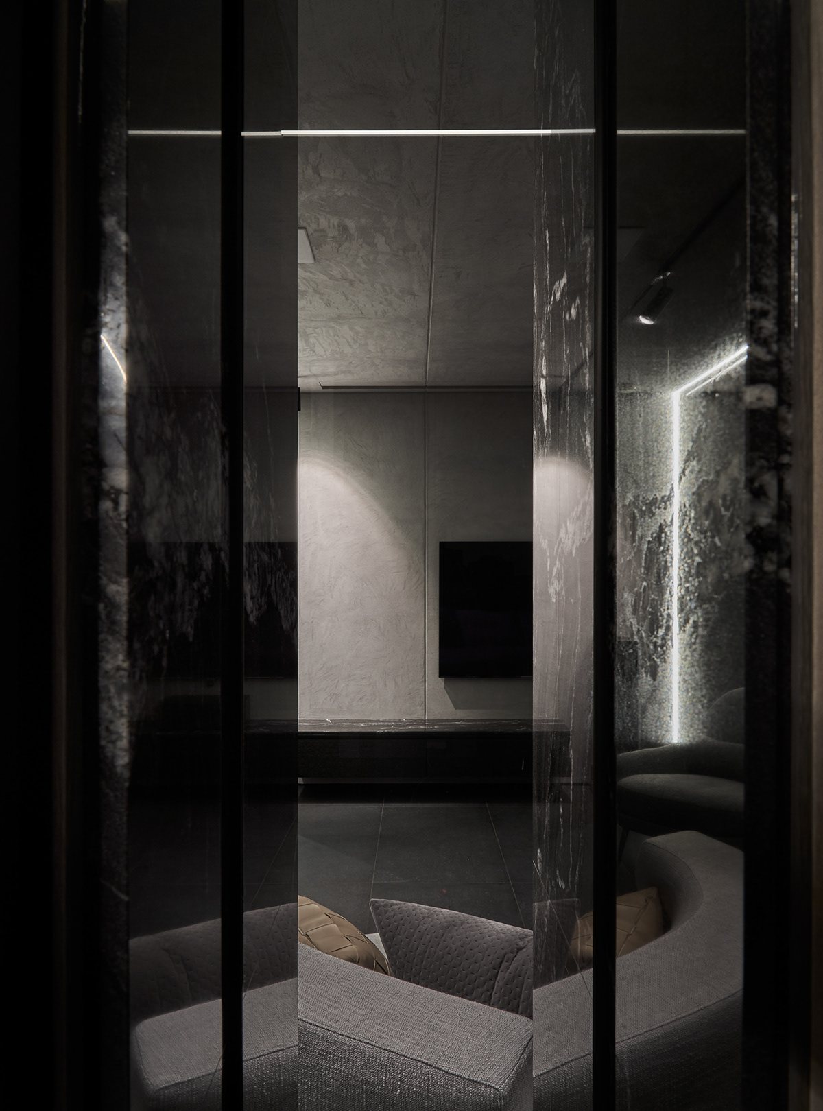 Amber Quiet Apartment – Warm Minimal – 04