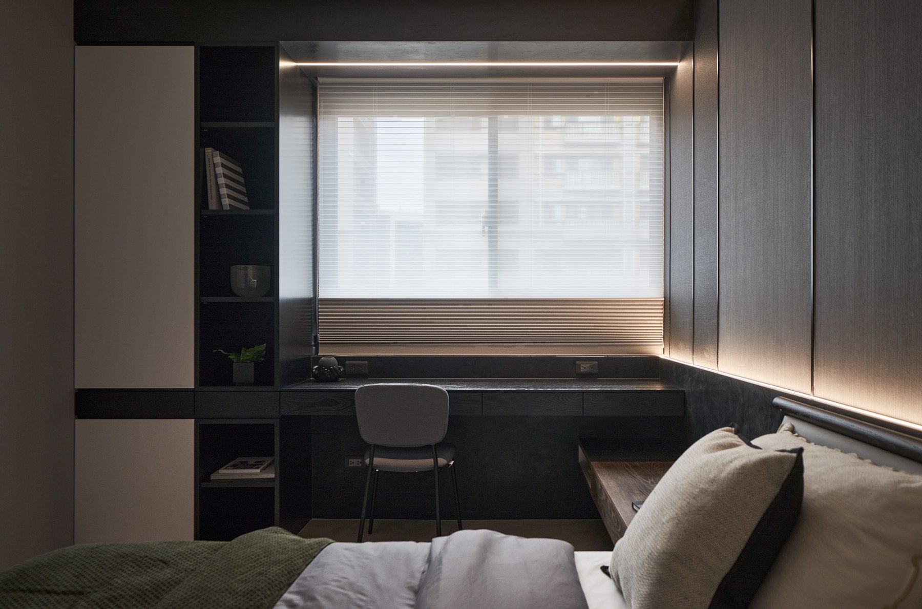 Amber Quiet Apartment – Warm Minimal – 10