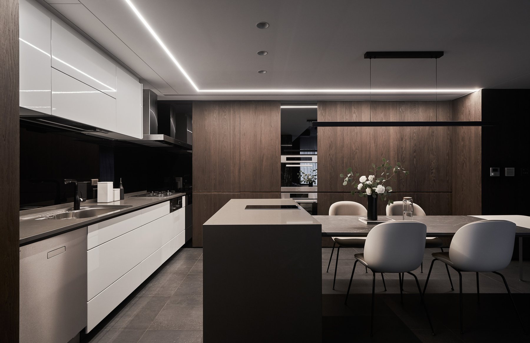 Amber Quiet Apartment – Warm Minimal – 17