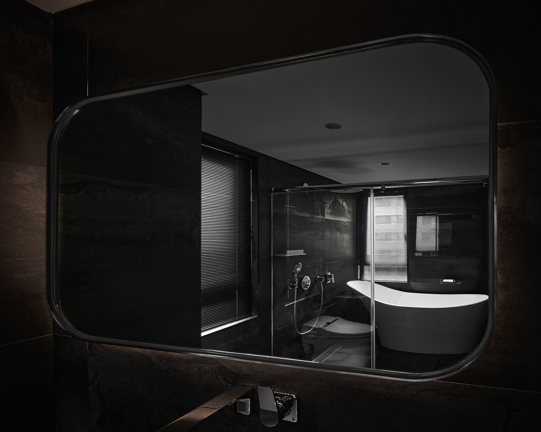 Amber Quiet Apartment – Warm Minimal – 18
