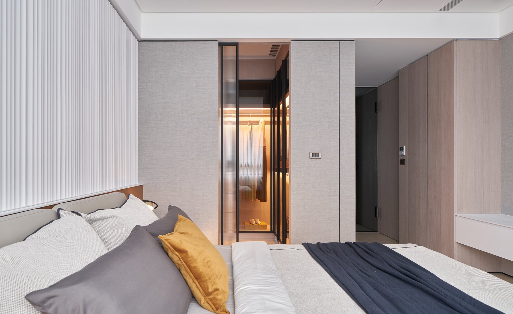 Amber Quiet Apartment – Warm Minimal – 26