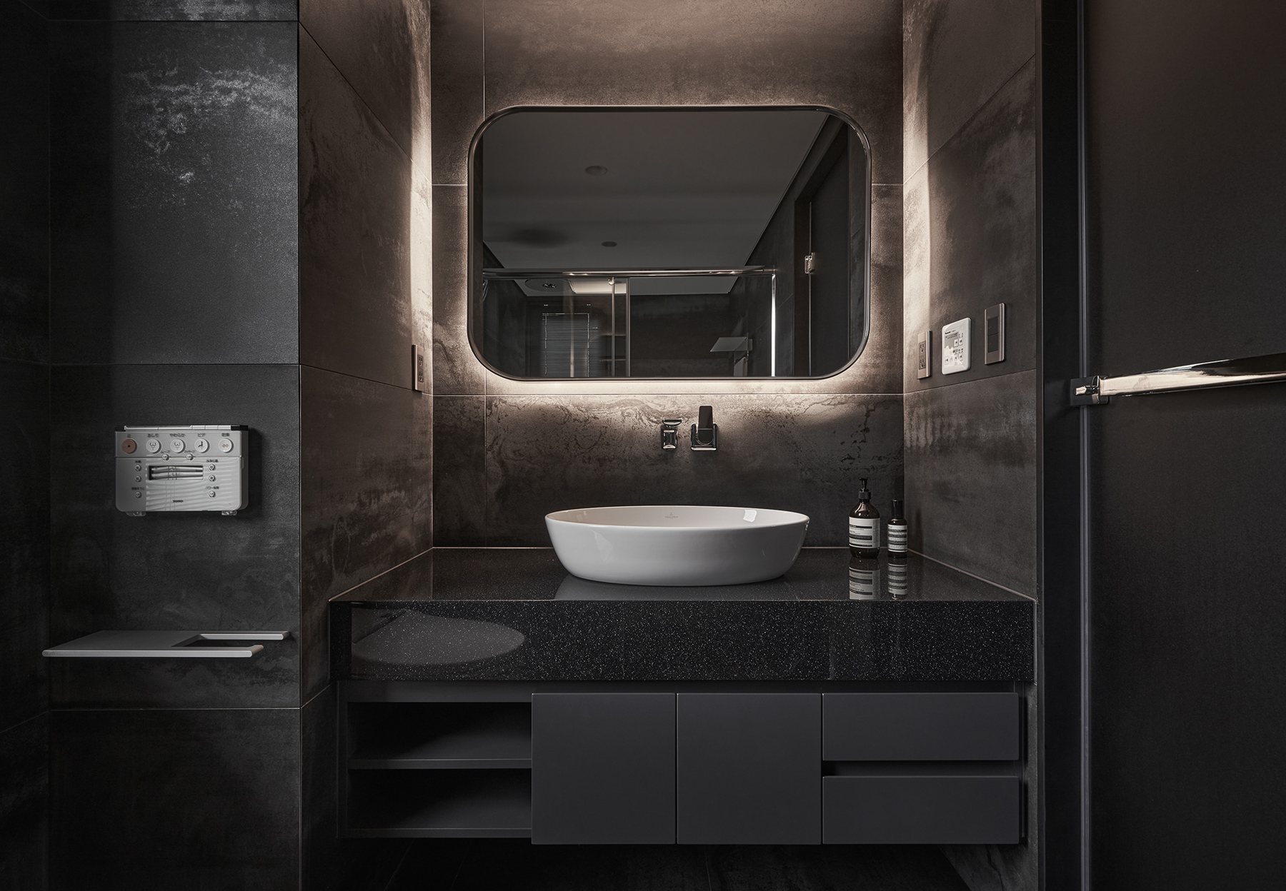Amber Quiet Apartment – Warm Minimal – 28