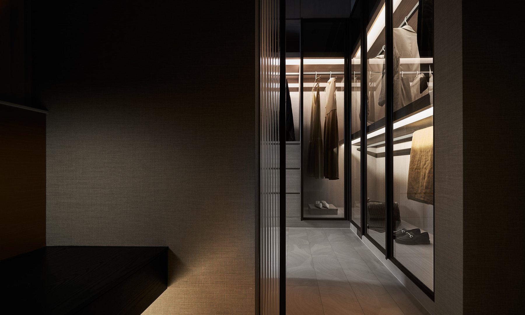 Amber Quiet Apartment – Warm Minimal – 32