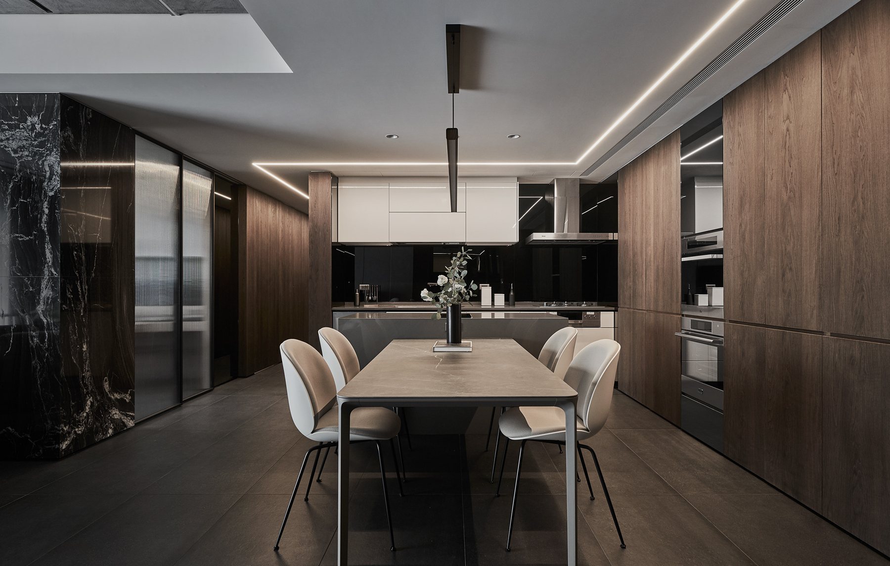 Amber Quiet Apartment – Warm Minimal – 38