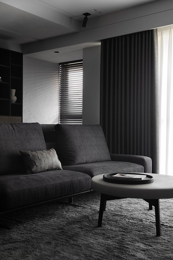 Carbon Studio Residence – Masculine Minimal – 03