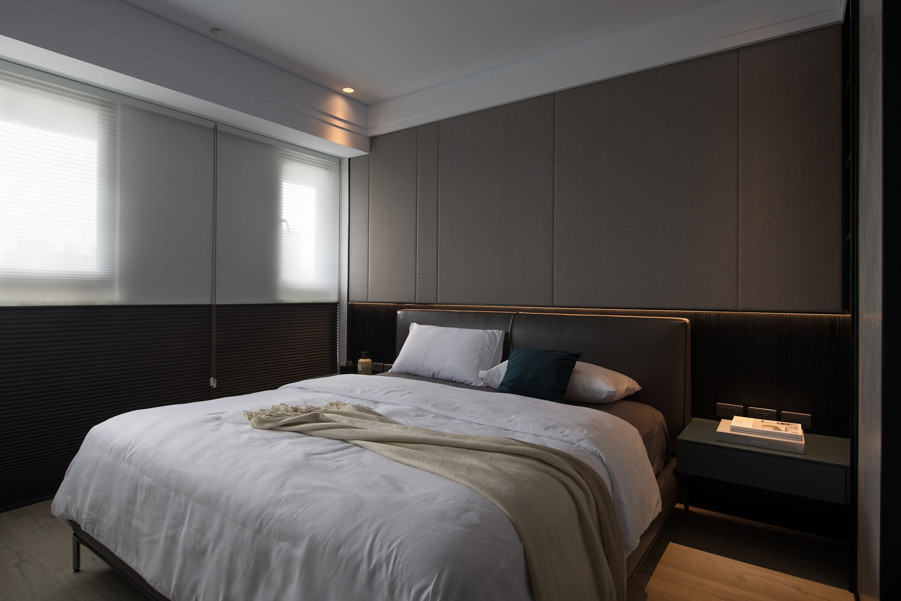 Carbon Studio Residence – Masculine Minimal – 11