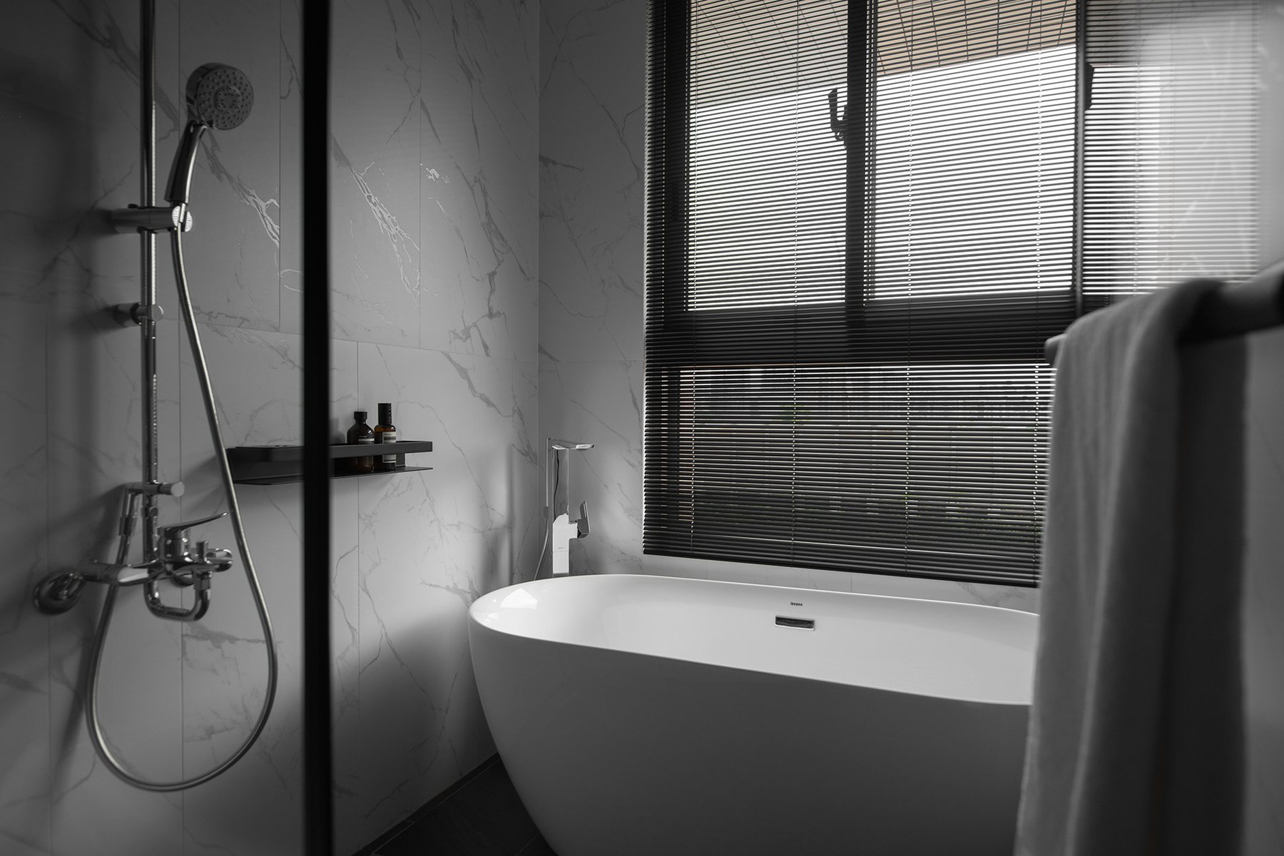 Carbon Studio Residence – Masculine Minimal – 13