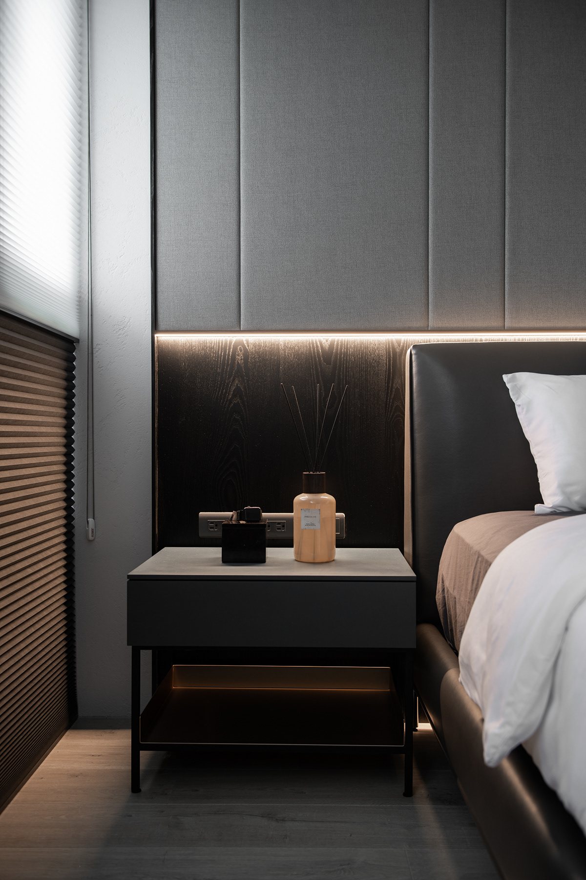 Carbon Studio Residence – Masculine Minimal – 16