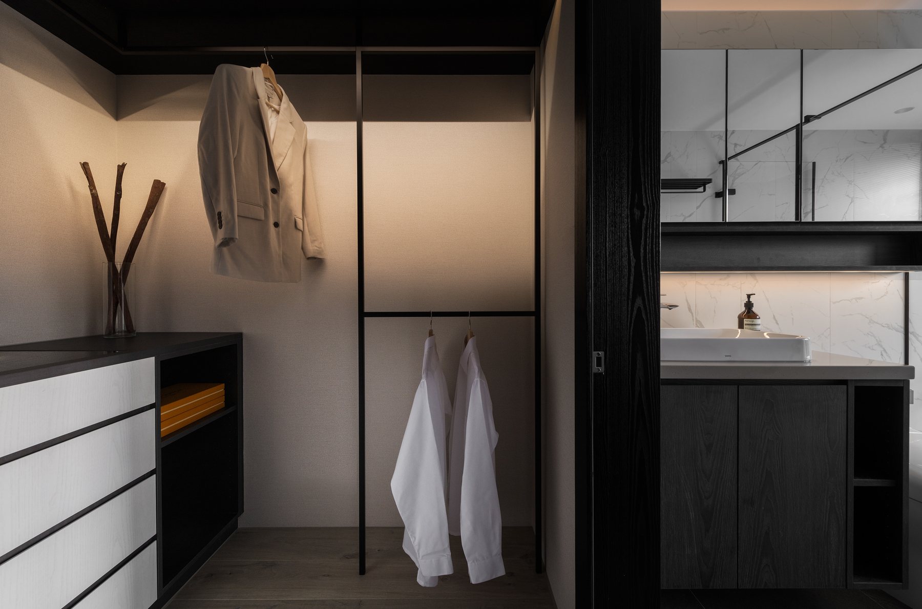 Carbon Studio Residence – Masculine Minimal – 18