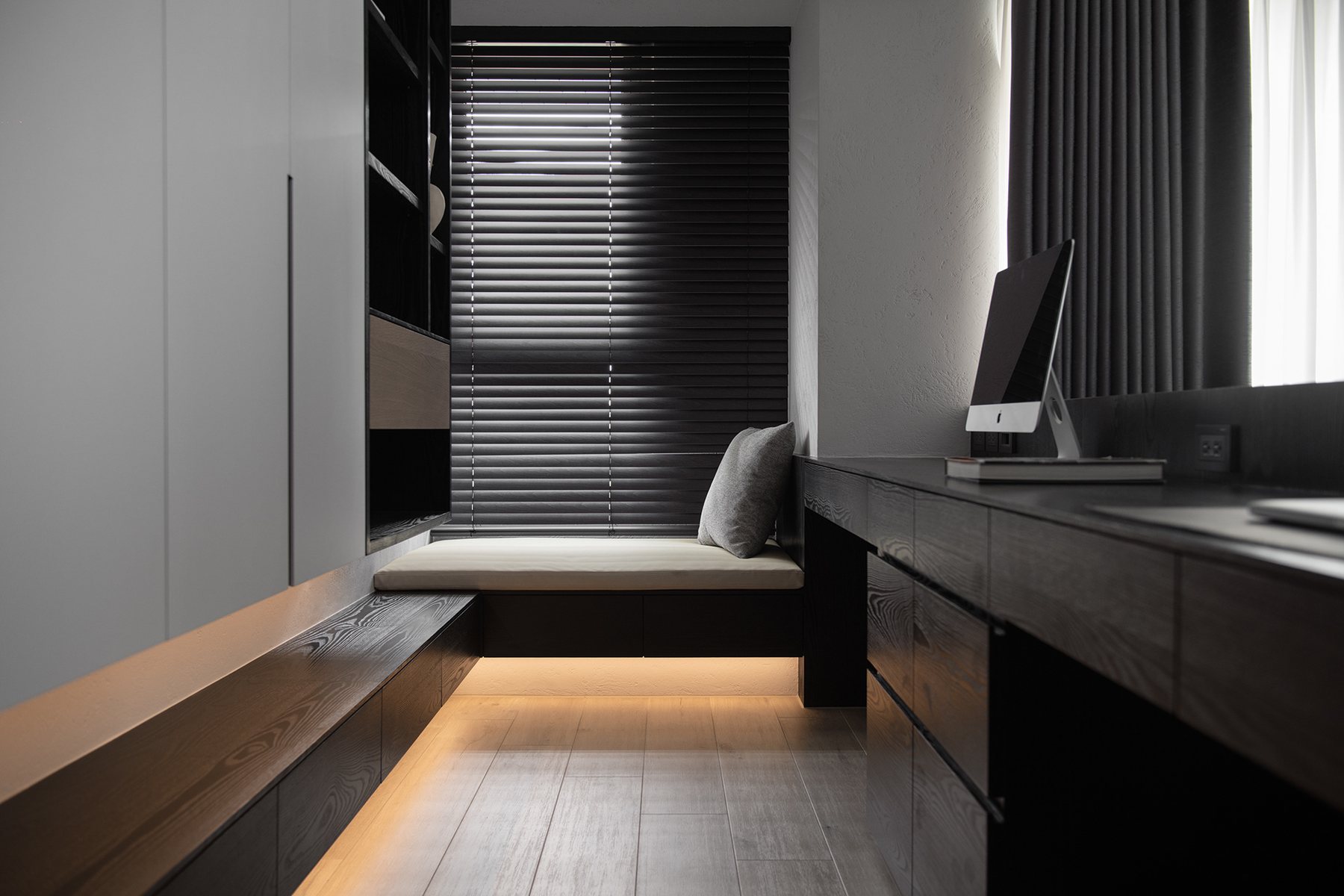Carbon Studio Residence – Masculine Minimal – 19