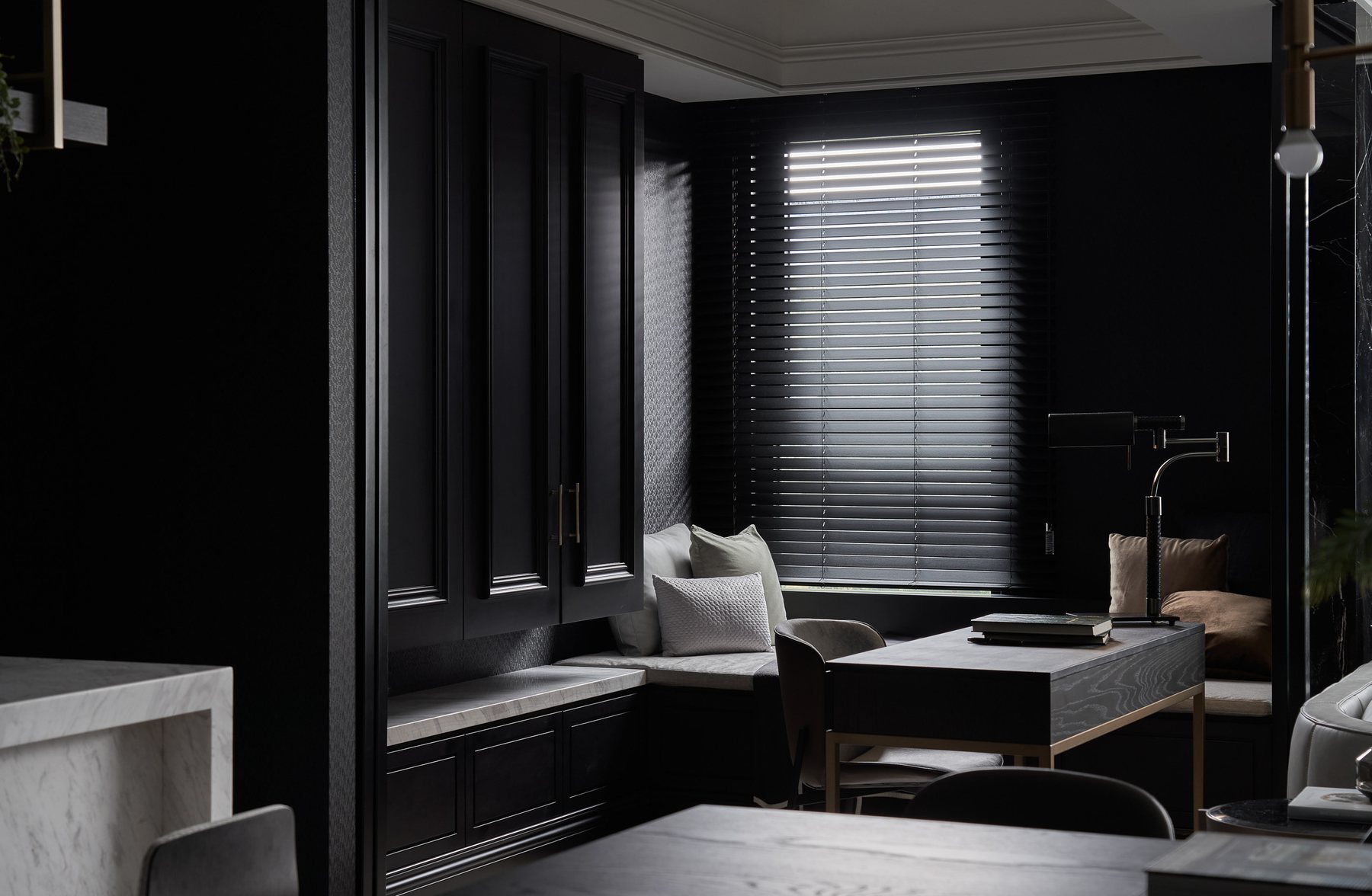 Midnight Lounge Apartment – Dark Luxury – 08