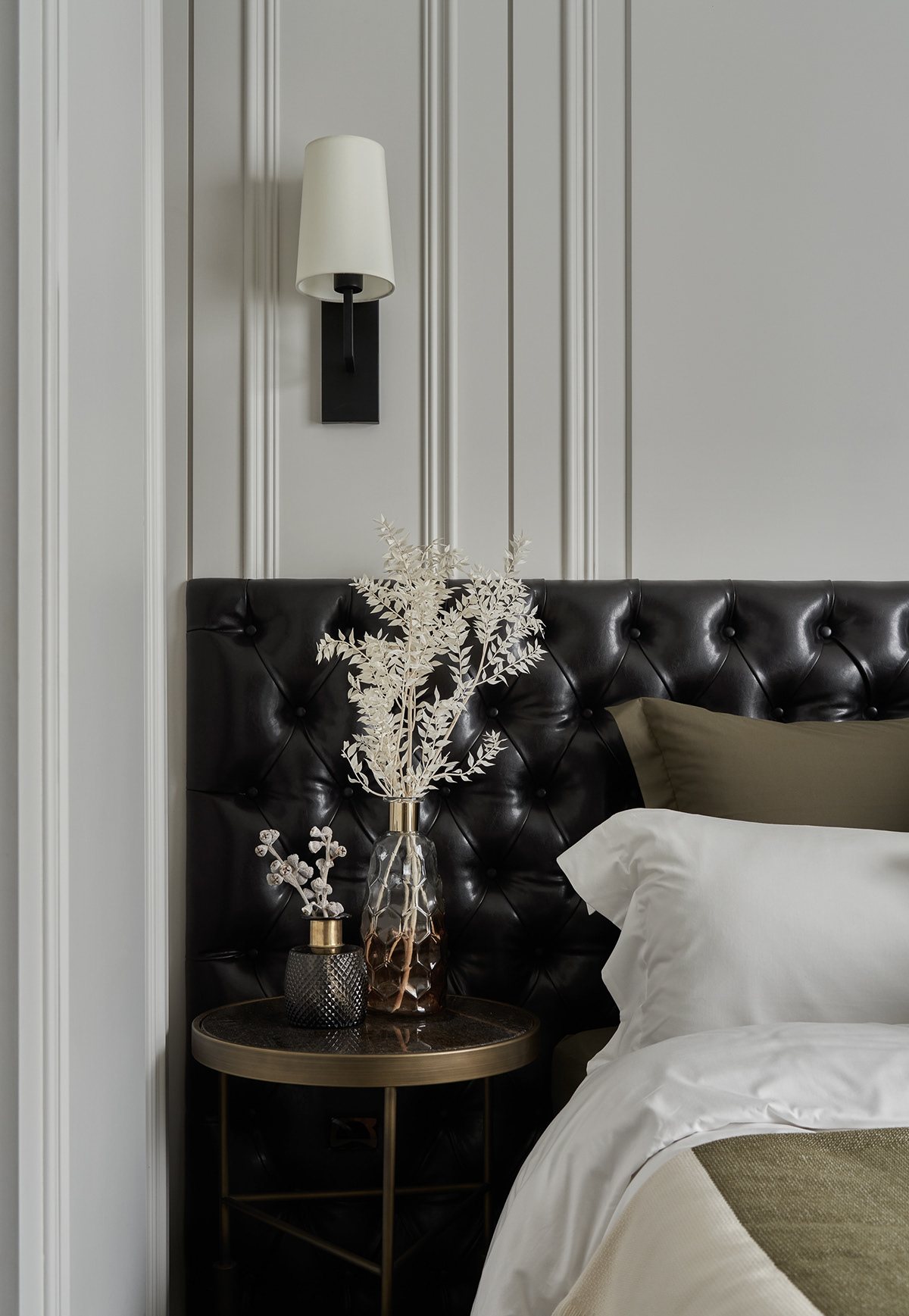 Midnight Lounge Apartment – Dark Luxury – 11