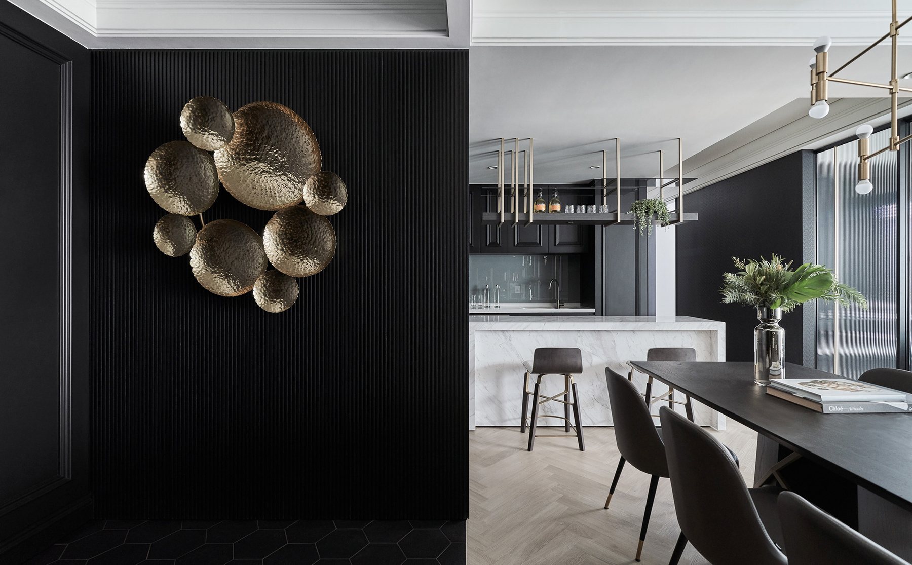 Midnight Lounge Apartment – Dark Luxury – 12