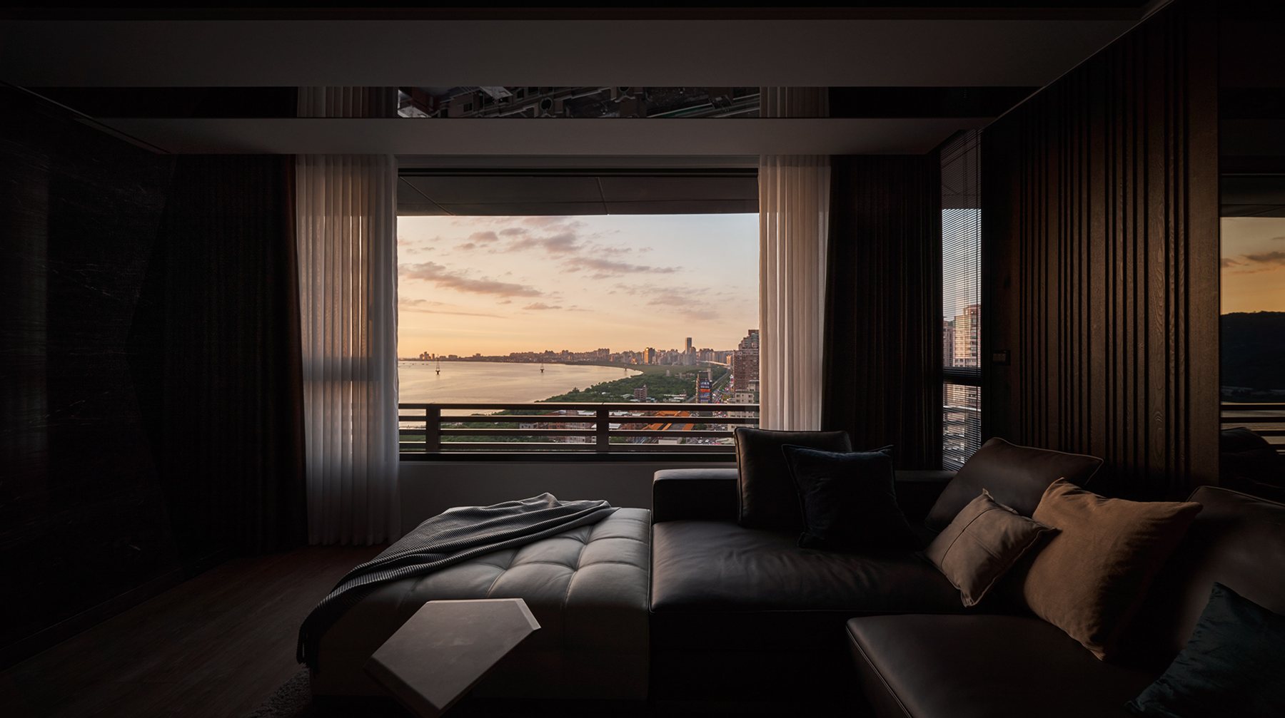 Emerald Frame Residence – Modern Luxury – 05