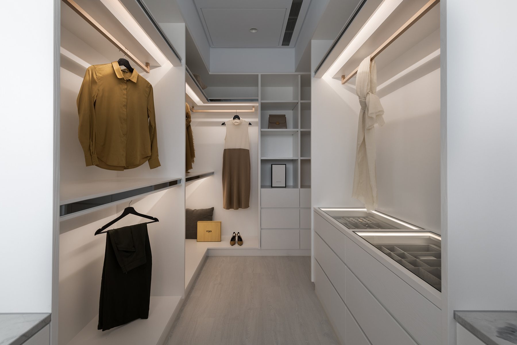 Monolith Residence – Urban Luxury – 11