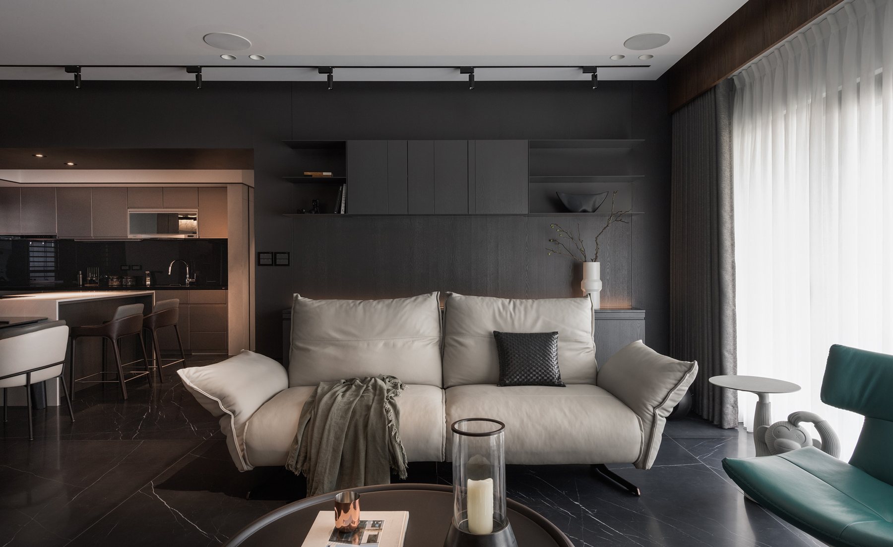 Monolith Residence – Urban Luxury – 13